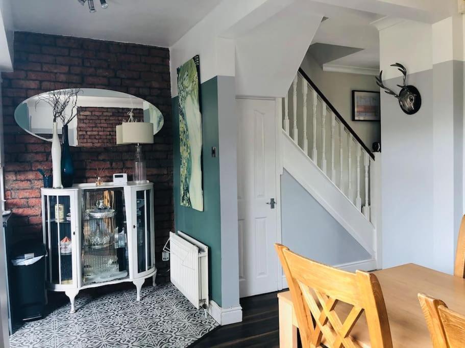 Cosy Two Bed Terraced House 7Min Drive From City Belfast Exteriér fotografie