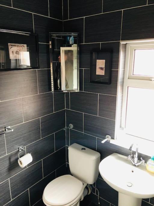 Cosy Two Bed Terraced House 7Min Drive From City Belfast Exteriér fotografie