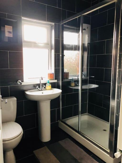 Cosy Two Bed Terraced House 7Min Drive From City Belfast Exteriér fotografie